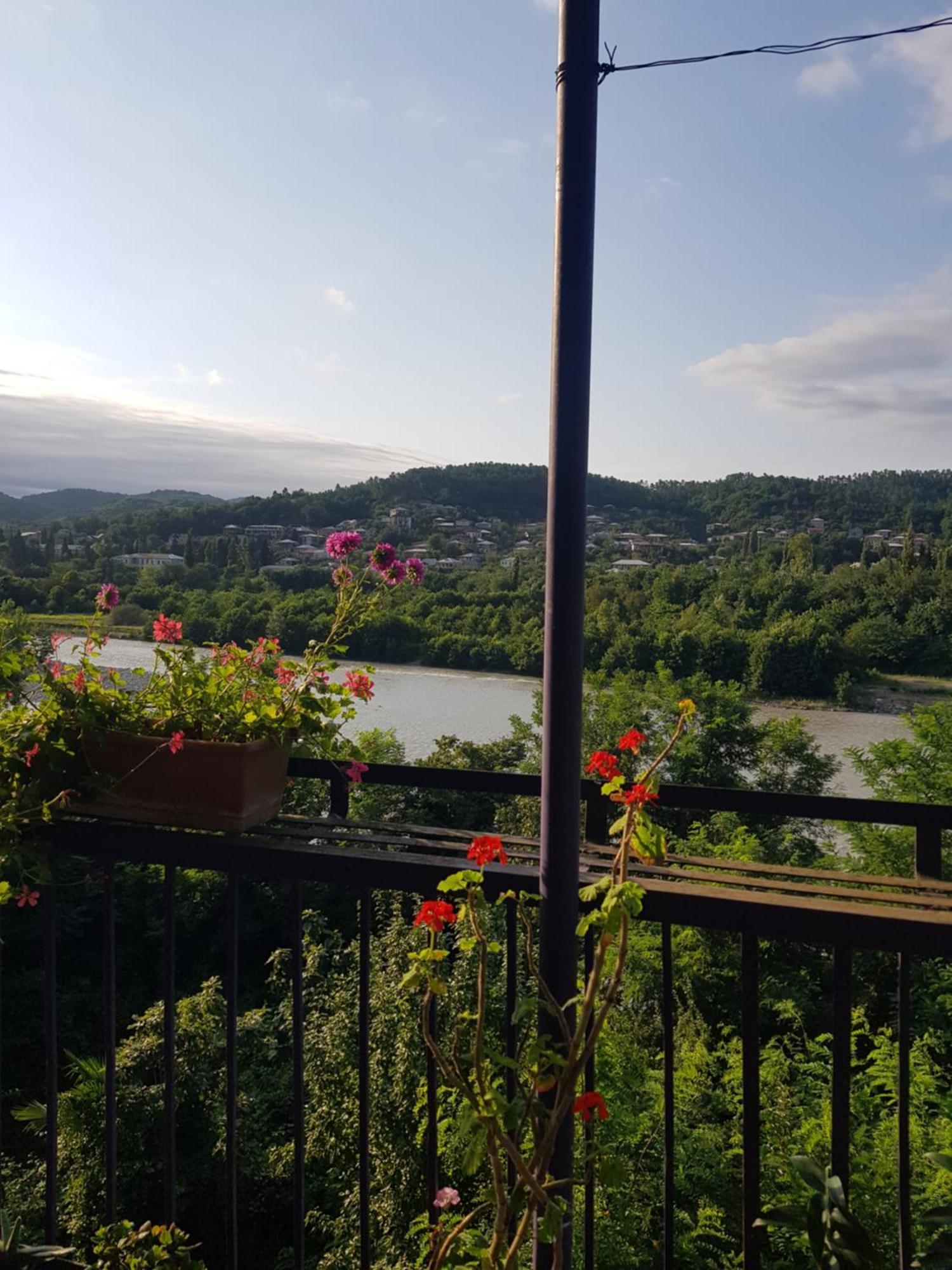 Hotel Shaumiani Kutaisi Zewnętrze zdjęcie